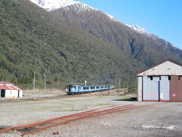 Train through Arthur's Pass