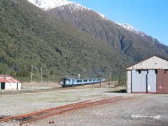 Train through Arthur's Pass